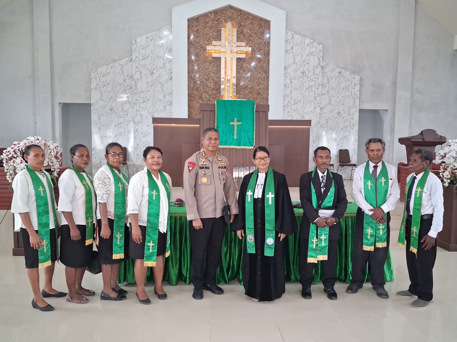 Polisi Bersama Masyarakat, Polresta Sorong Sapa Jemaat Gereja Saoka